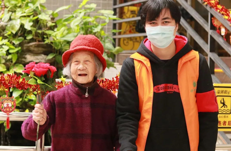 “喜迎元旦，情暖红升”为长者拍照活动